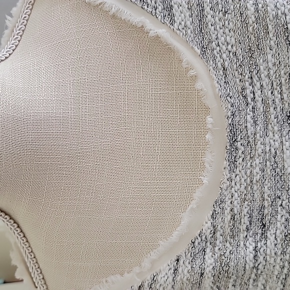 Sweatshirt with lace hem - Picture 3 of 6